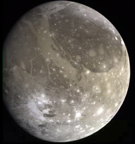 Jupitermånen döljer jätteocean under ytan